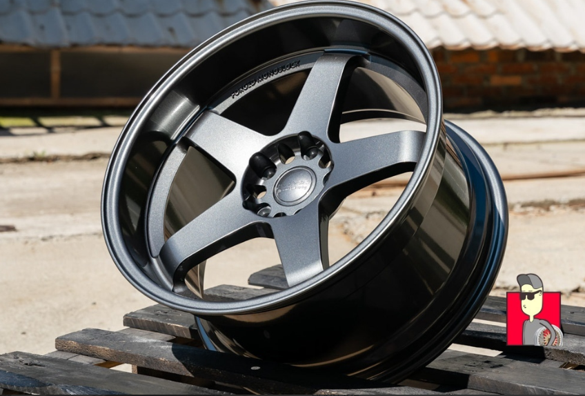 Комплект дисков Nismo LM GT4 18x9.5 et12 5x114.3 d73.1