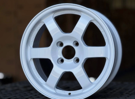 Литые диски RAYS TE37 WHITE 15 4x100 ET35 7J DIA73.1